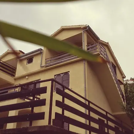 Danica アパート Donji Karin